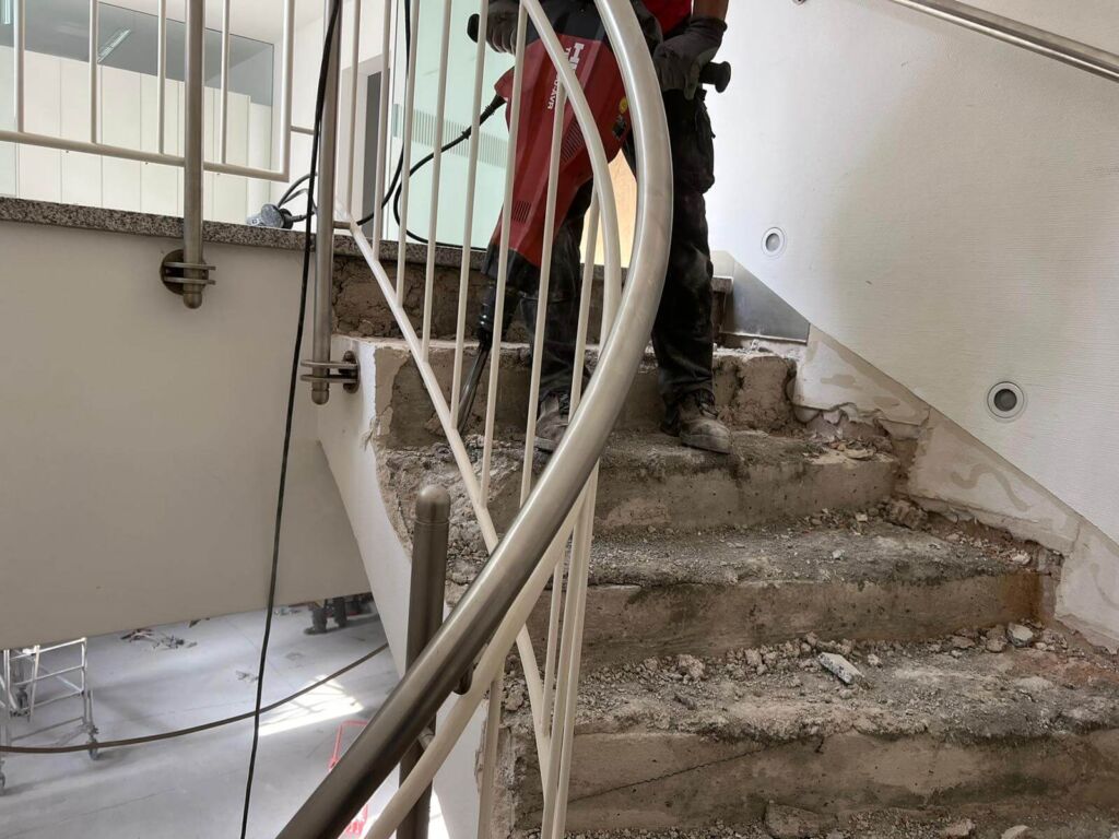 Betontreppe innen abreißen Betontreppe innen abreißen